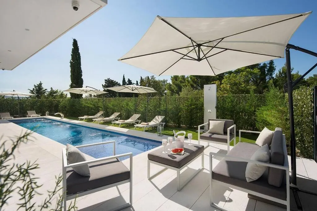 Exclusive Villa Calma II - Heated Pool, Sea View Starigrad Paklenica